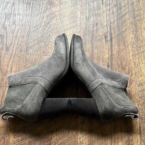 UGG Women’s Cobie II Grey Suede Chelsea Casual Ankle Boots Size US 10 - Picture 5 of 9